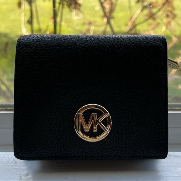 Michael Kors Handbags - Michael Kors wallet